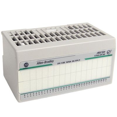 In het kabinet netwerkadapter Allen Bradley PLC-modules 1734-AENTRK